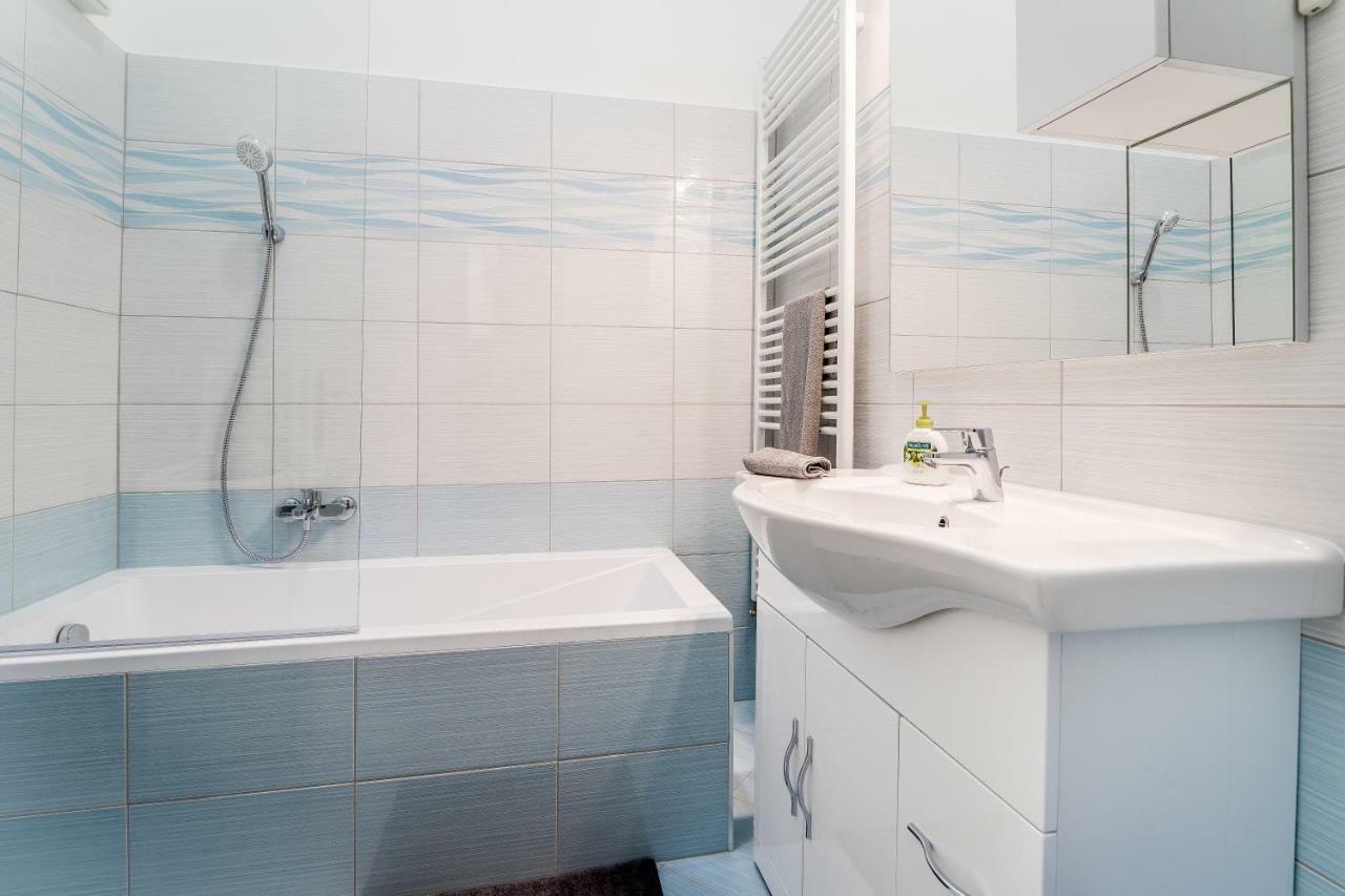 Bpr Turquoise Simplicity Apartment ブダペスト エクステリア 写真